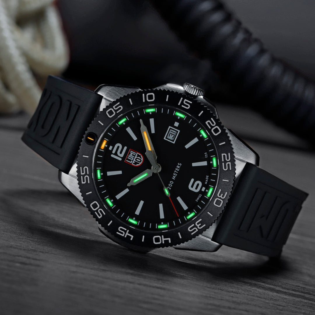 Luminox Pacific Diver, Orologio Subacqueo Uomo - Cassa 44mm, Cinturino In Gomma Giallo, Vetro Zaffiro, Luminosa Tecnologia Swiss Made
